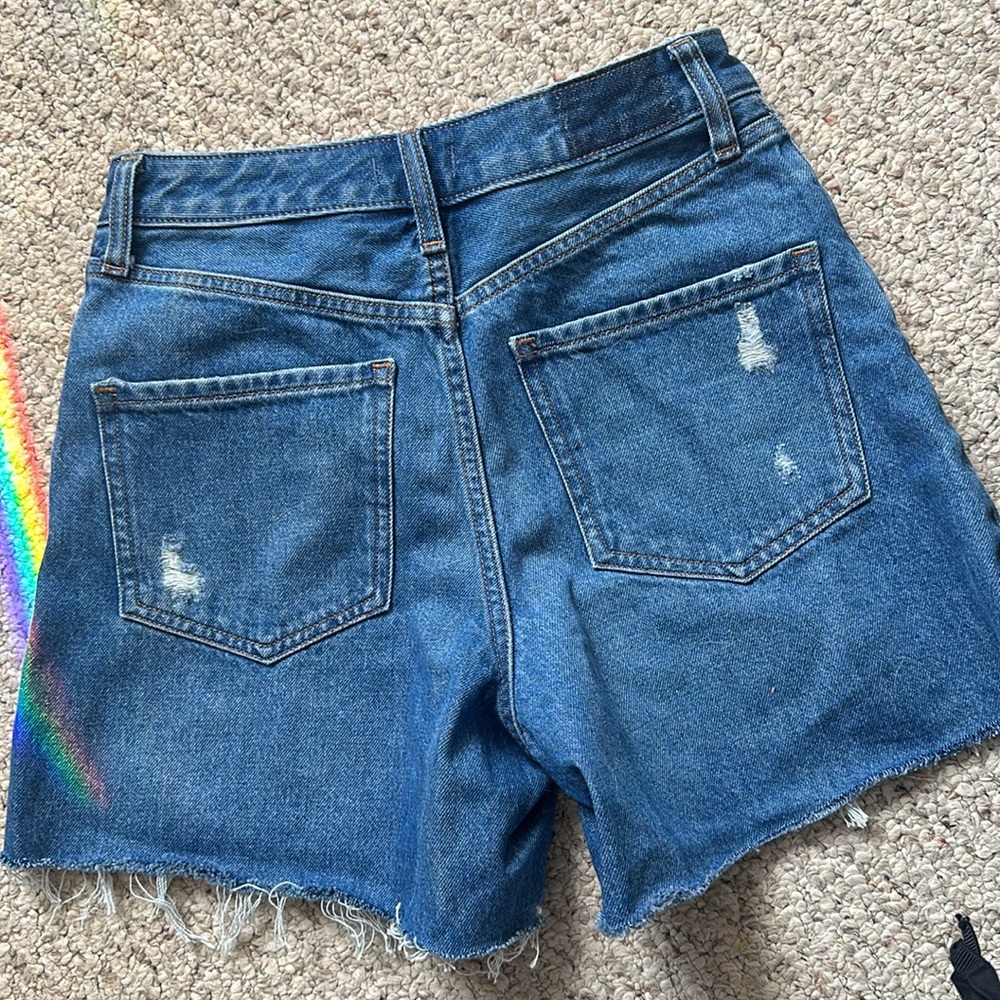 NWT Express Mid Rise Short - Picture 4 of 4